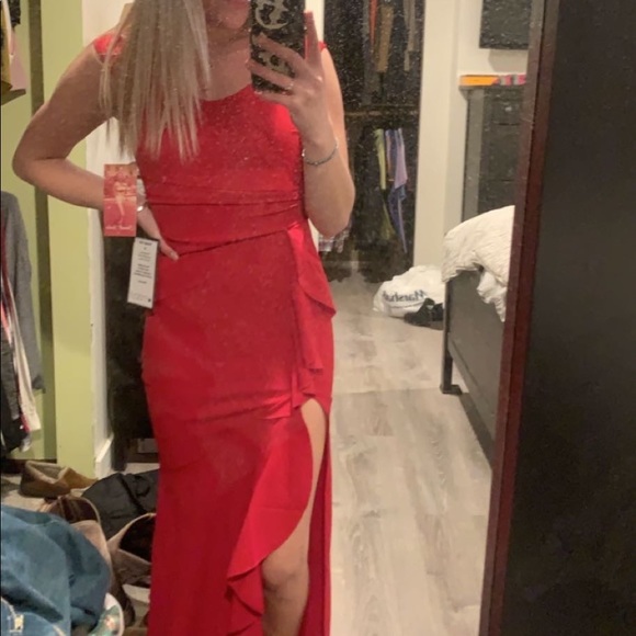 RED PROM DRESS!! - Picture 4 of 5